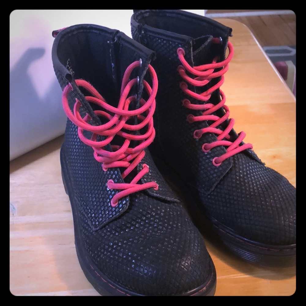 Girls Doc Marten Delaney Boot